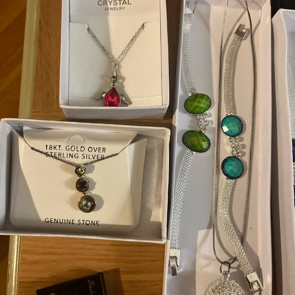 Beautiful costume, jewelry, necklaces, bracelets, rings, earrings, - Picture 10 of 15